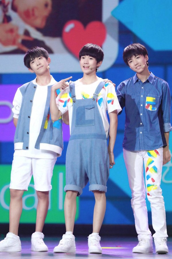 启天配资 TFBOYS十二周年，王俊凯王源易烊千玺卡点转发，文案有个共同点？